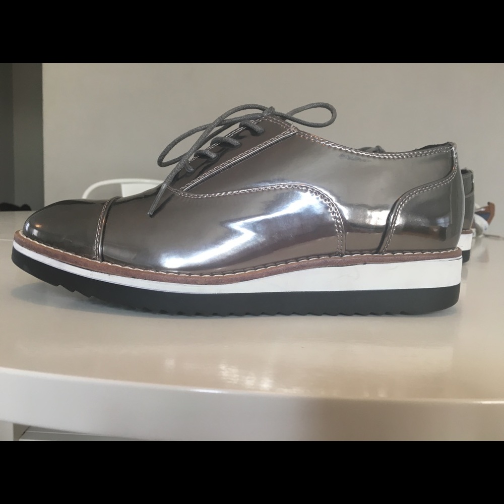 Women’s Metallic Silver Shoe